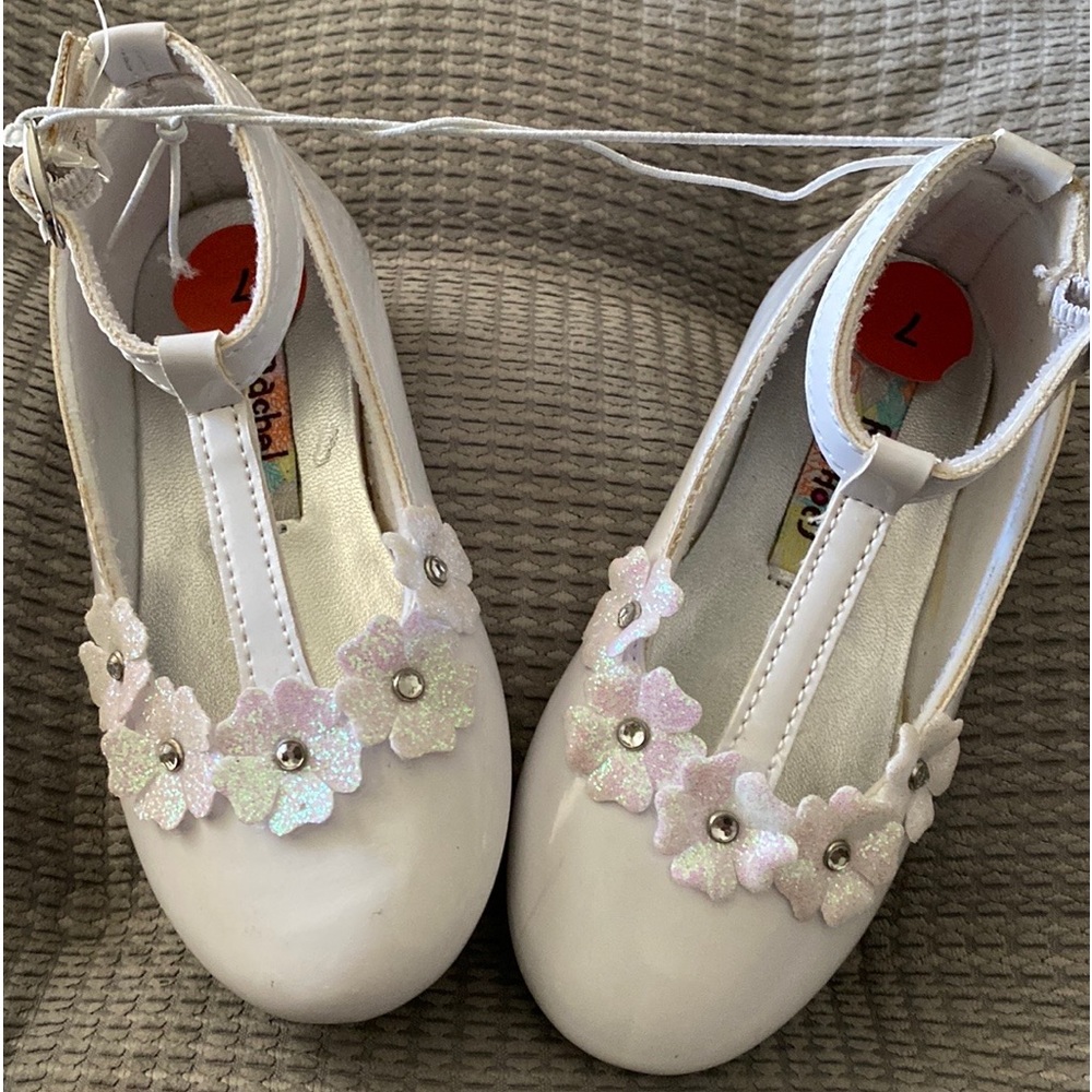 NWOT…Little girls white dress shoes!
